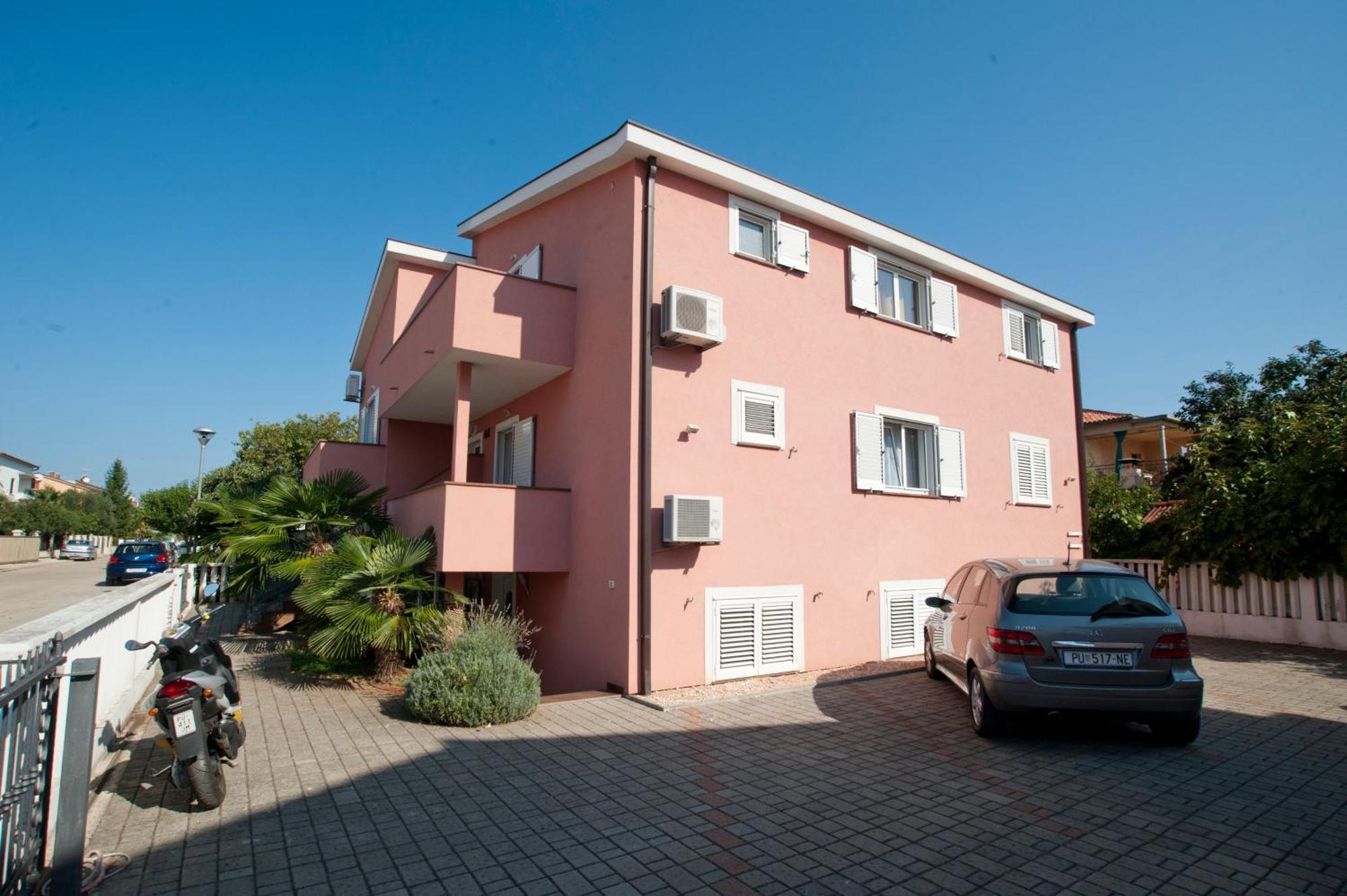 Apartments Maric With Parking Umag Exterior photo